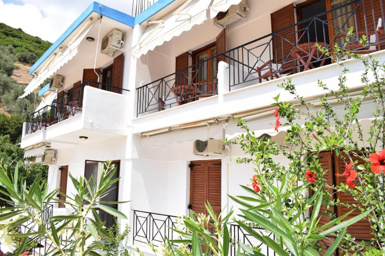 Nikis Rooms Kalamakia Exterior foto