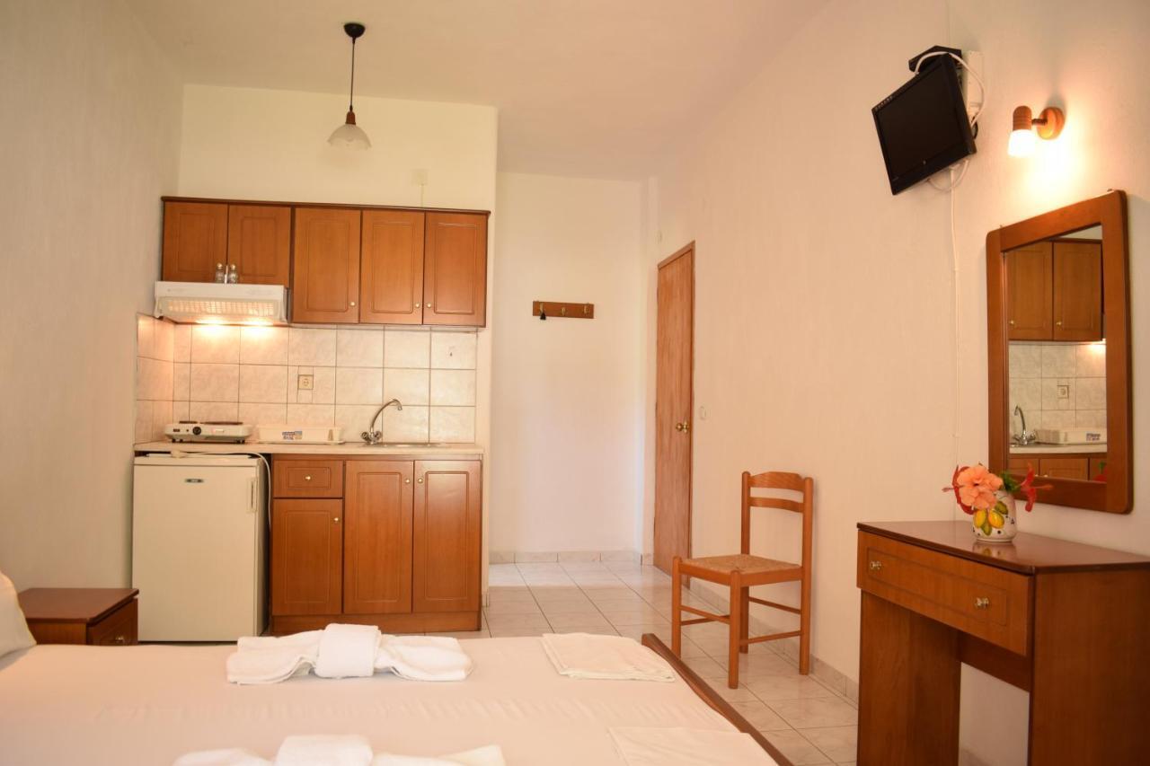 Nikis Rooms Kalamakia Exterior foto