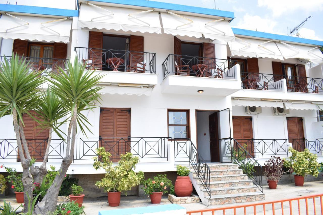 Nikis Rooms Kalamakia Exterior foto